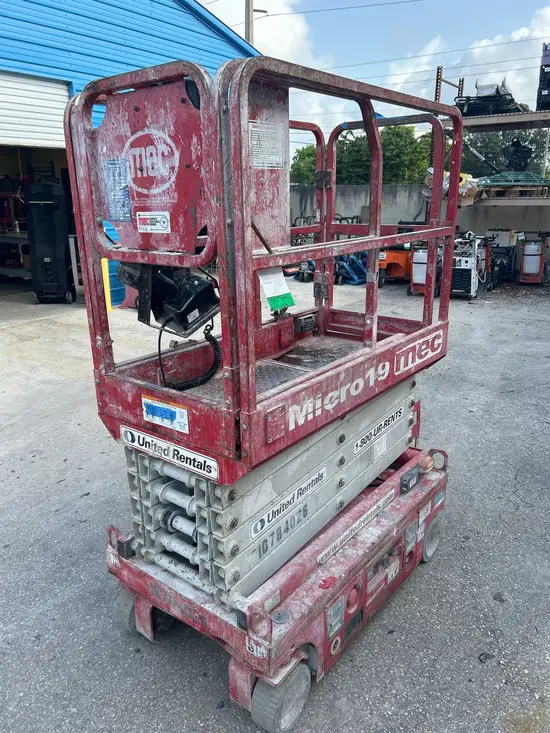 2018 MEC MICRO 19 Scissor Lift