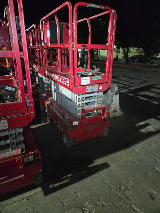 2019 MEC MICRO 19 Scissor Lift