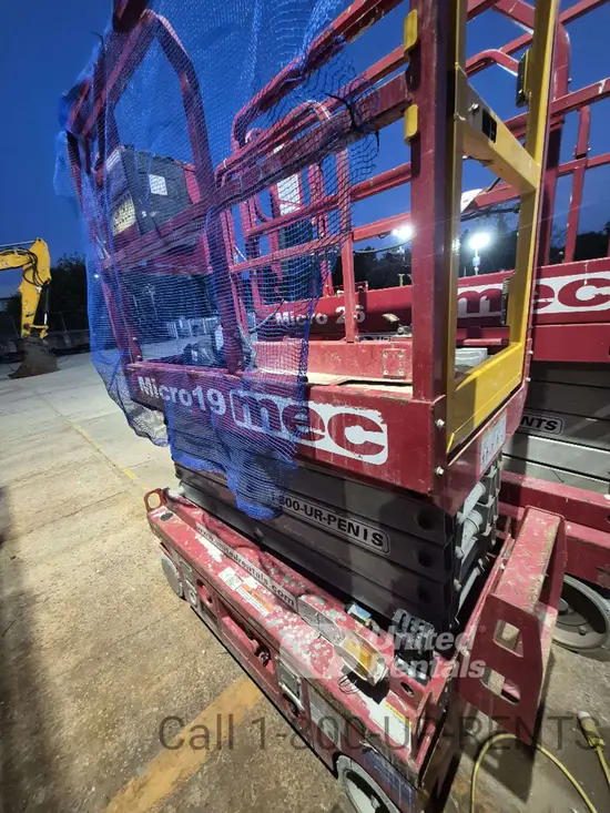 2019 MEC MICRO 19 Scissor Lift