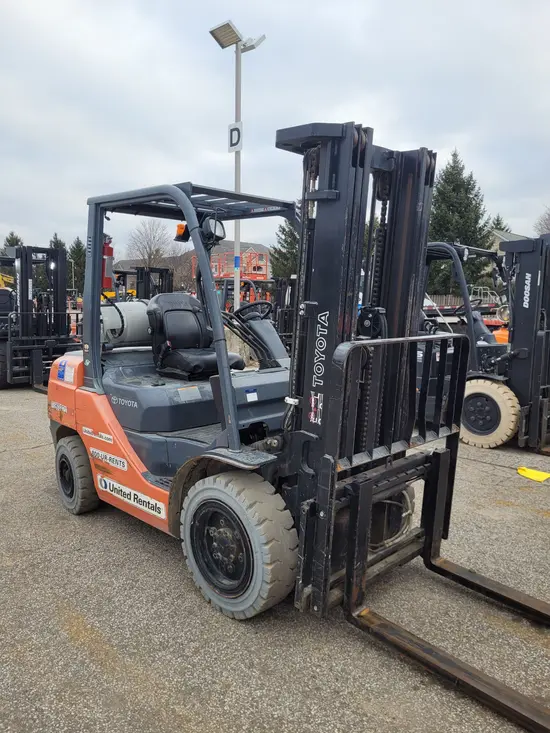 2018 Toyota 8FGU30 Warehouse Forklift