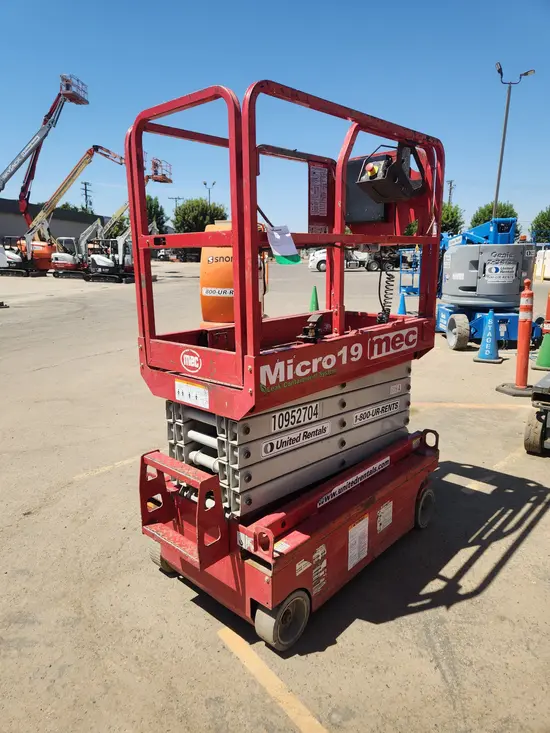 2019 MEC MICRO 19 Scissor Lift
