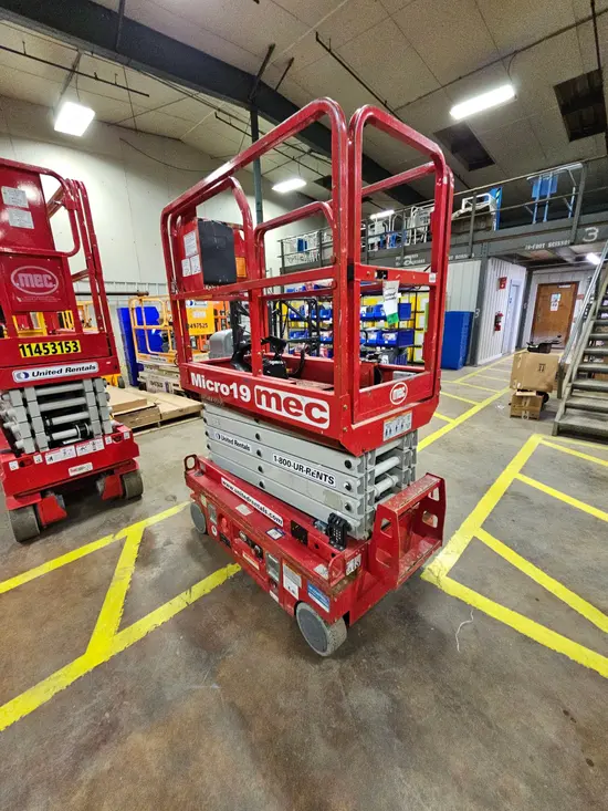 2018 MEC MICRO 19 Scissor Lift