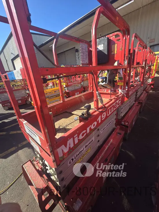 2019 MEC MICRO 19 Scissor Lift