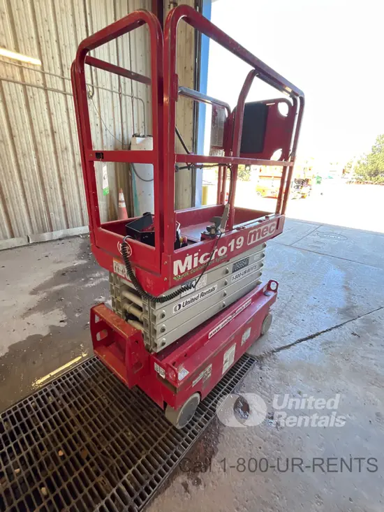 2019 MEC MICRO 19 Scissor Lift