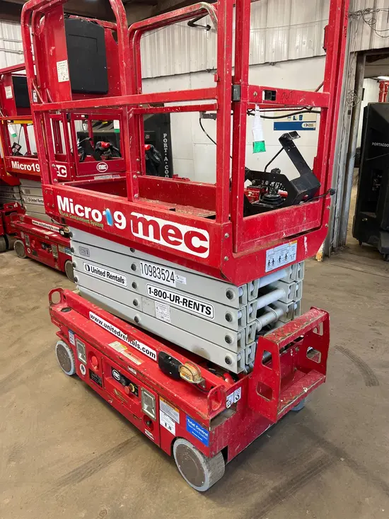 2019 MEC MICRO 19 Scissor Lift