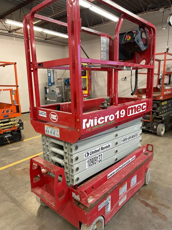 2019 MEC MICRO 19 Scissor Lift