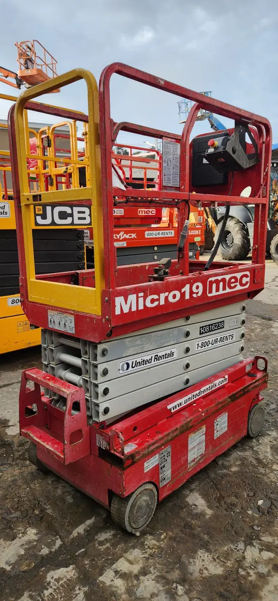 2018 MEC MICRO 19 Scissor Lift