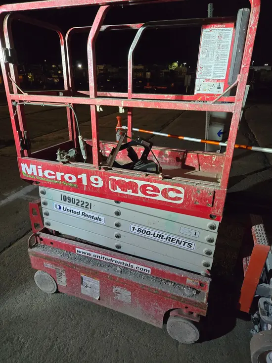2019 MEC MICRO 19 Scissor Lift