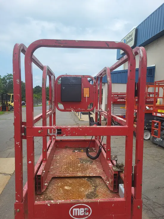 2019 MEC MICRO 19 Scissor Lift