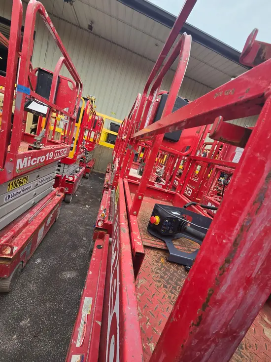 2019 MEC MICRO 19 Scissor Lift