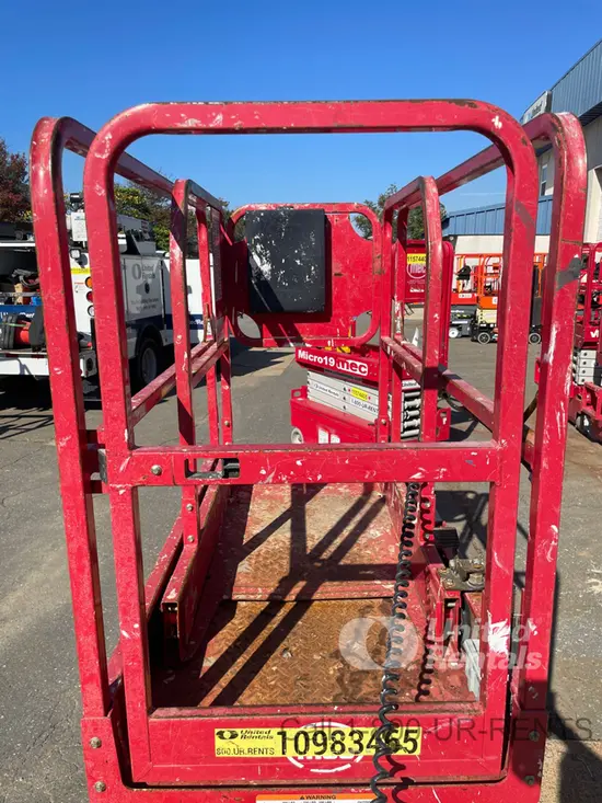 2019 MEC MICRO 19 Scissor Lift