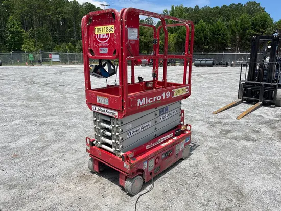 2019 MEC MICRO 19 Scissor Lift