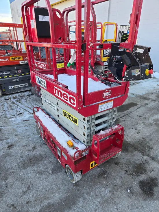 2018 MEC MICRO 19 Scissor Lift