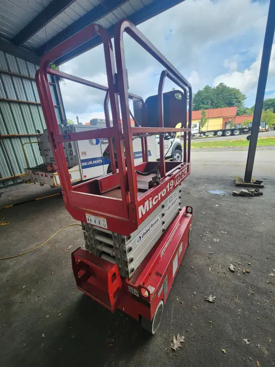 2018 MEC MICRO 19 Scissor Lift
