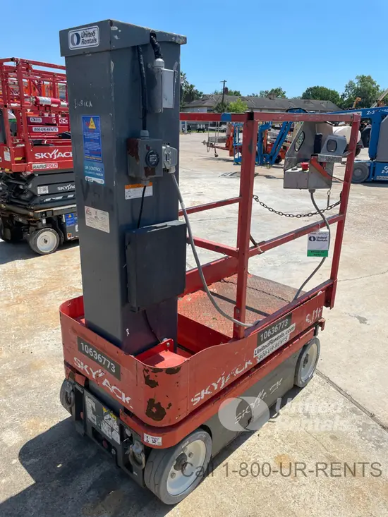 2017 Skyjack SJ16 Self-Propelled One-Person Lift