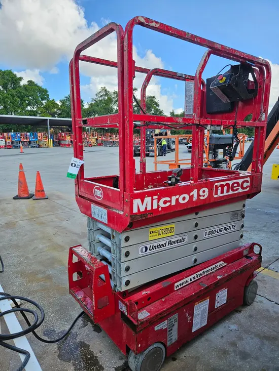 2018 MEC MICRO 19 Scissor Lift