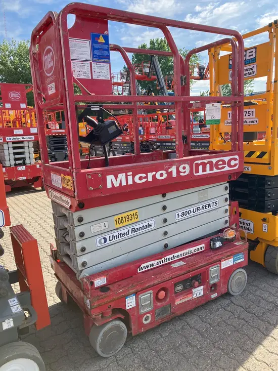 2018 MEC MICRO 19 Scissor Lift