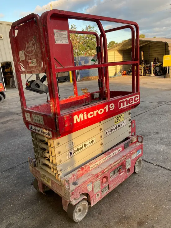 2018 MEC MICRO 19 Scissor Lift