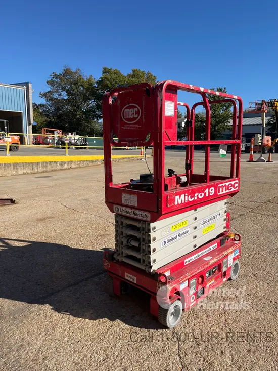 2018 MEC MICRO 19 Scissor Lift