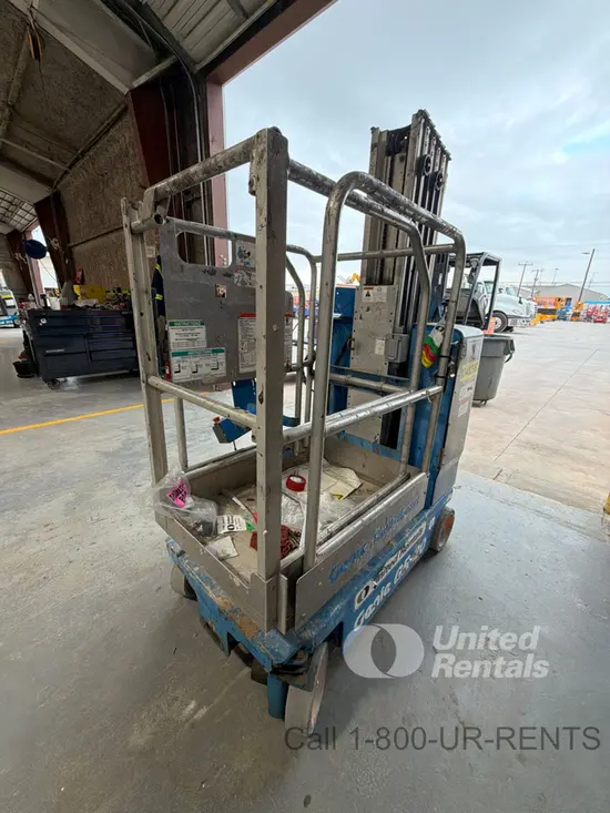 2016 Genie GR-20 Self-Propelled One-Person Lift
