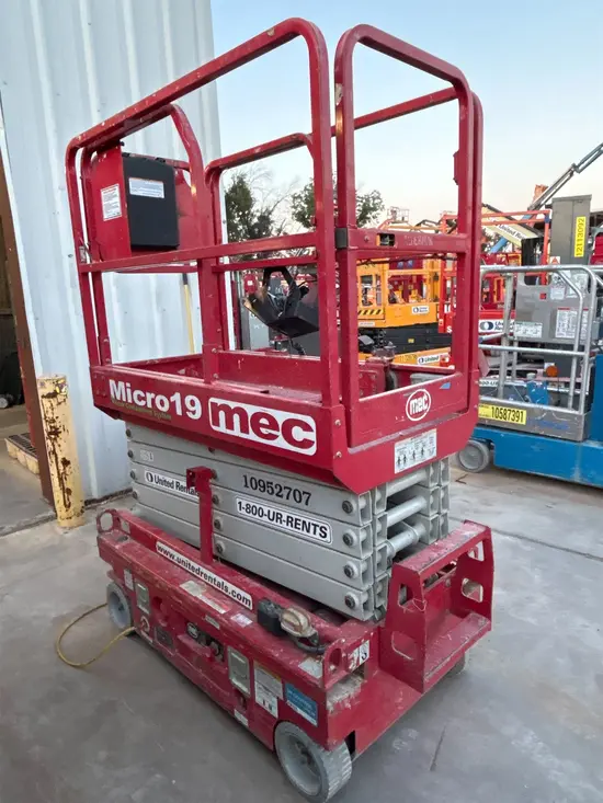 2019 MEC MICRO 19 Scissor Lift
