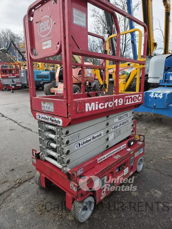2018 MEC MICRO 19 Scissor Lift