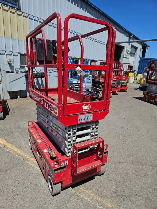 2018 MEC MICRO 19 Scissor Lift