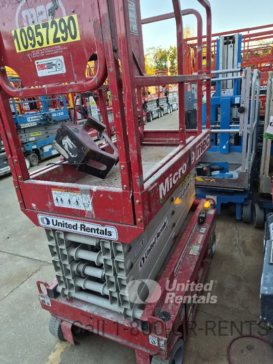 2019 MEC MICRO 19 Scissor Lift