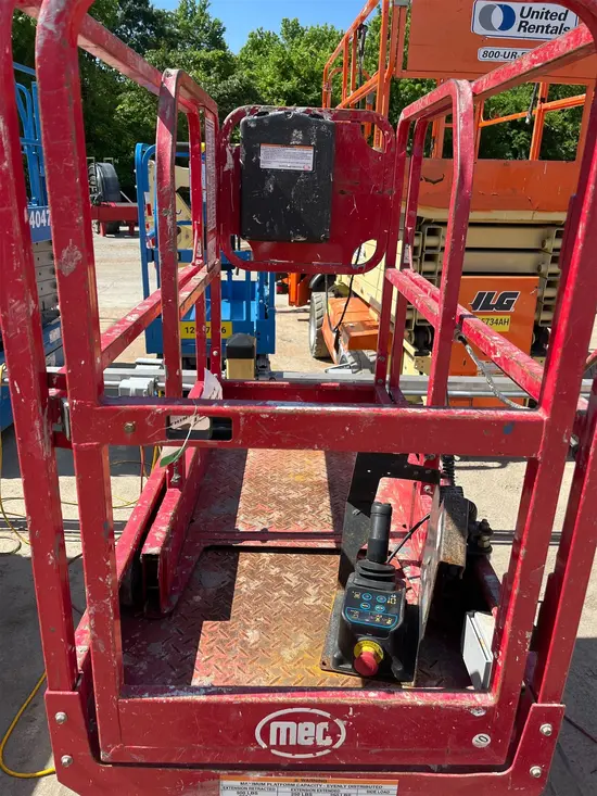 2018 MEC MICRO 19 Scissor Lift