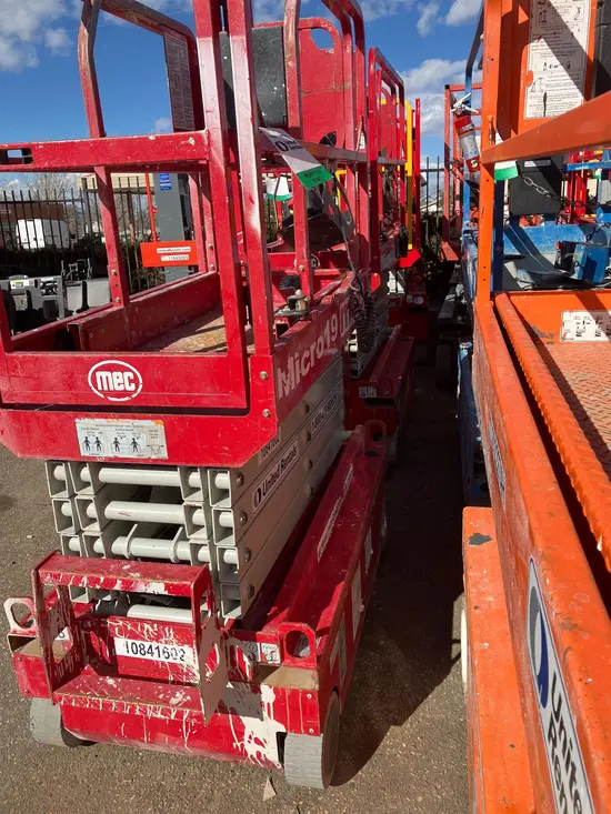 2018 MEC MICRO 19 Scissor Lift