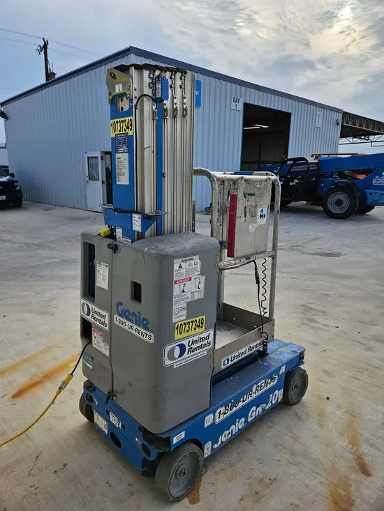 2018 Genie GR-20 Self-Propelled One-Person Lift