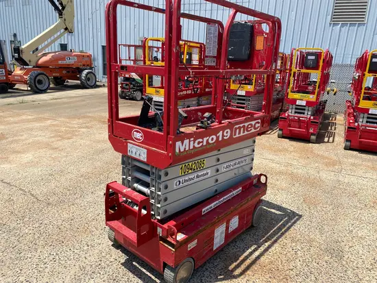 2019 MEC MICRO 19 Scissor Lift