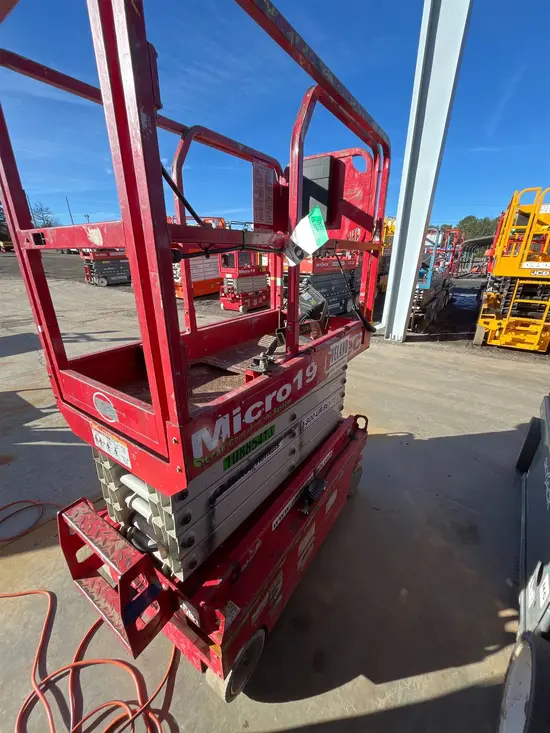 2019 MEC MICRO 19 Scissor Lift