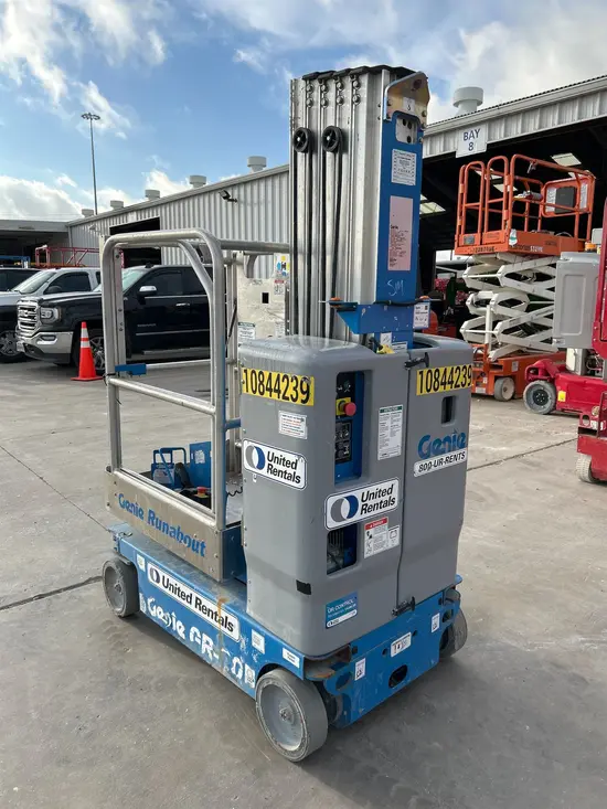 2018 Genie GR-20 Self-Propelled One-Person Lift