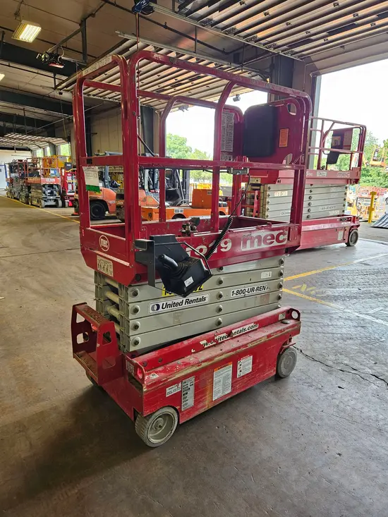 2018 MEC MICRO 19 Scissor Lift