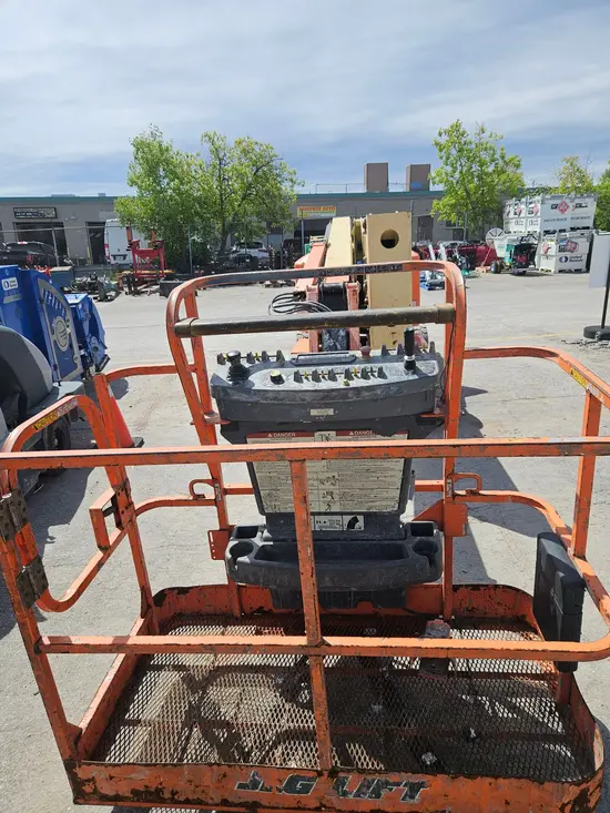 2017 JLG E450AJ Articulating Boom Lift