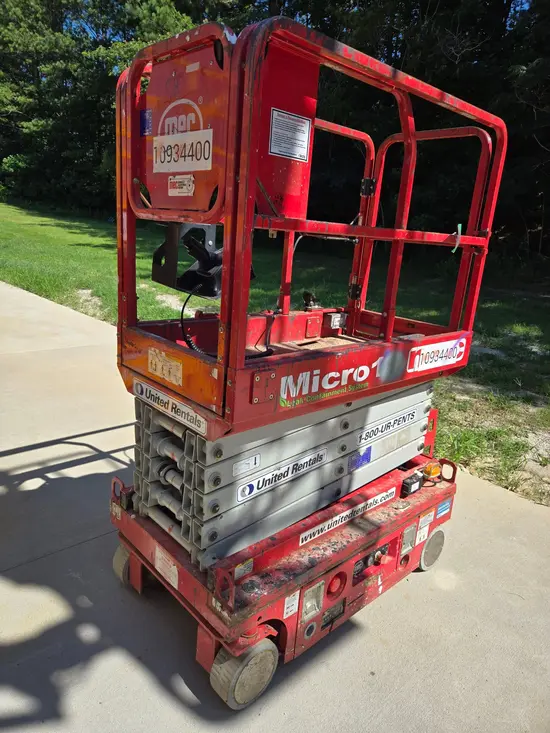 2019 MEC MICRO 19 Scissor Lift