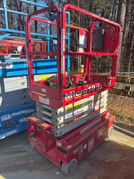 2019 MEC MICRO 19 Scissor Lift