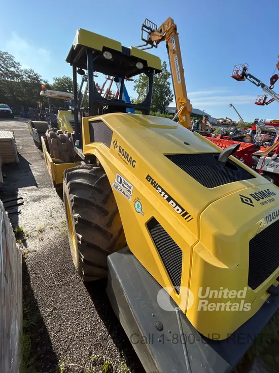 2021 BOMAG BW211PD-5 Single Drum Roller