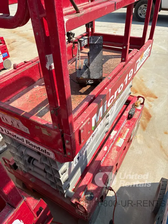 2019 MEC MICRO 19 Scissor Lift