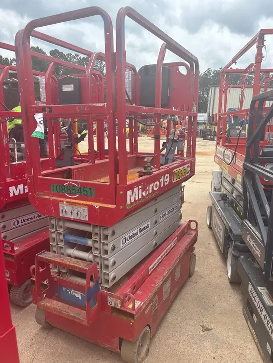 2019 MEC MICRO 19 Scissor Lift