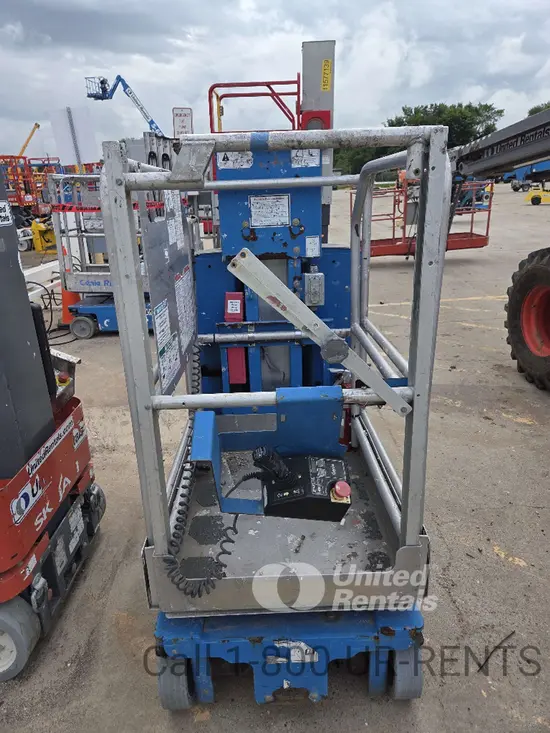 2018 Genie GR-12 Self-Propelled One-Person Lift