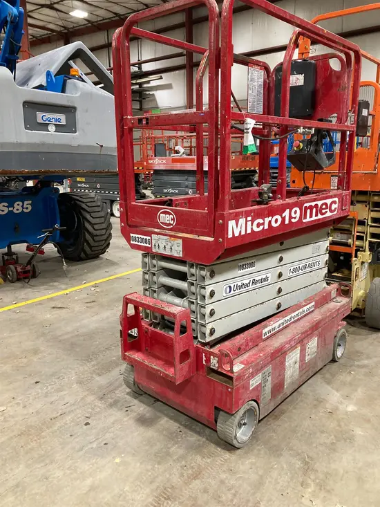 2018 MEC MICRO 19 Scissor Lift