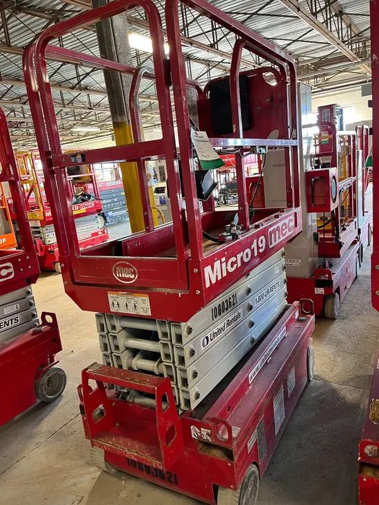 2018 MEC MICRO 19 Scissor Lift