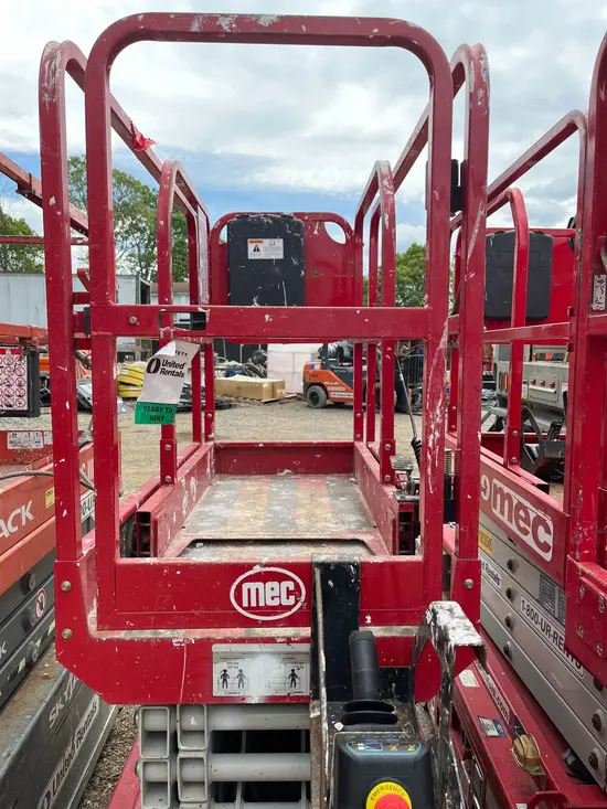 2018 MEC MICRO 19 Scissor Lift