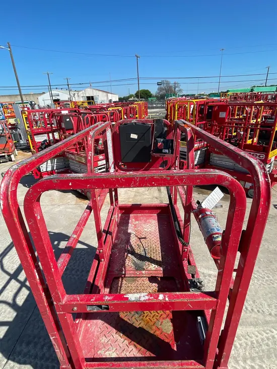 2018 MEC MICRO 19 Scissor Lift