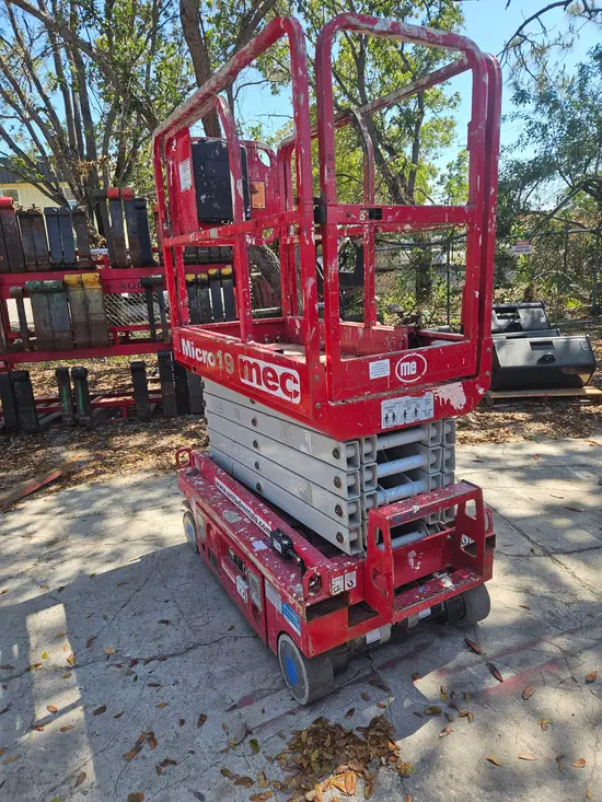 2018 MEC MICRO 19 Scissor Lift