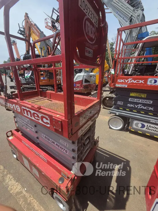 2019 MEC MICRO 19 Scissor Lift