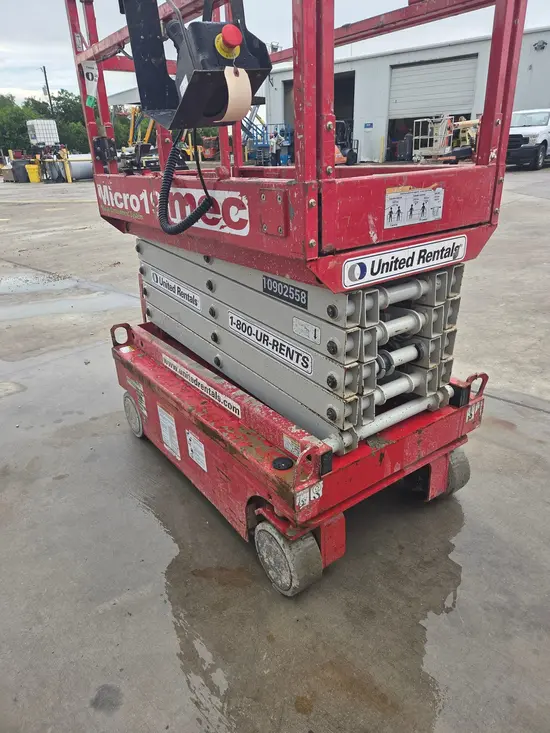 2019 MEC MICRO 19 Scissor Lift