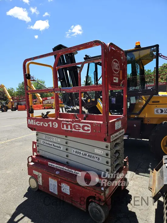 2018 MEC MICRO 19 Scissor Lift